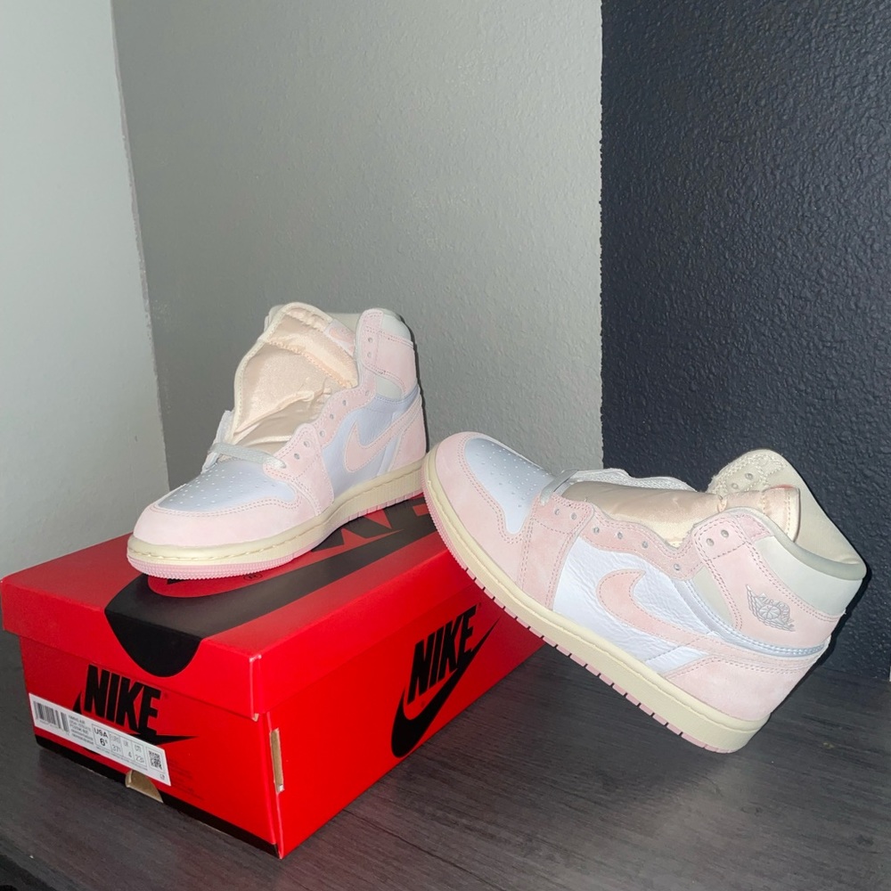 Air Jordan 1 Retro High OG /Women’s Shoes Size 6.5/M5 Color White/Sail